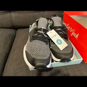 Cat and Jack size 6 Cameron style sneaker NIB